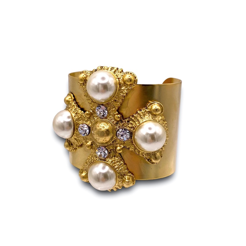 DOORBUSTER – Cross Me Cuff – Pearl | Yochi