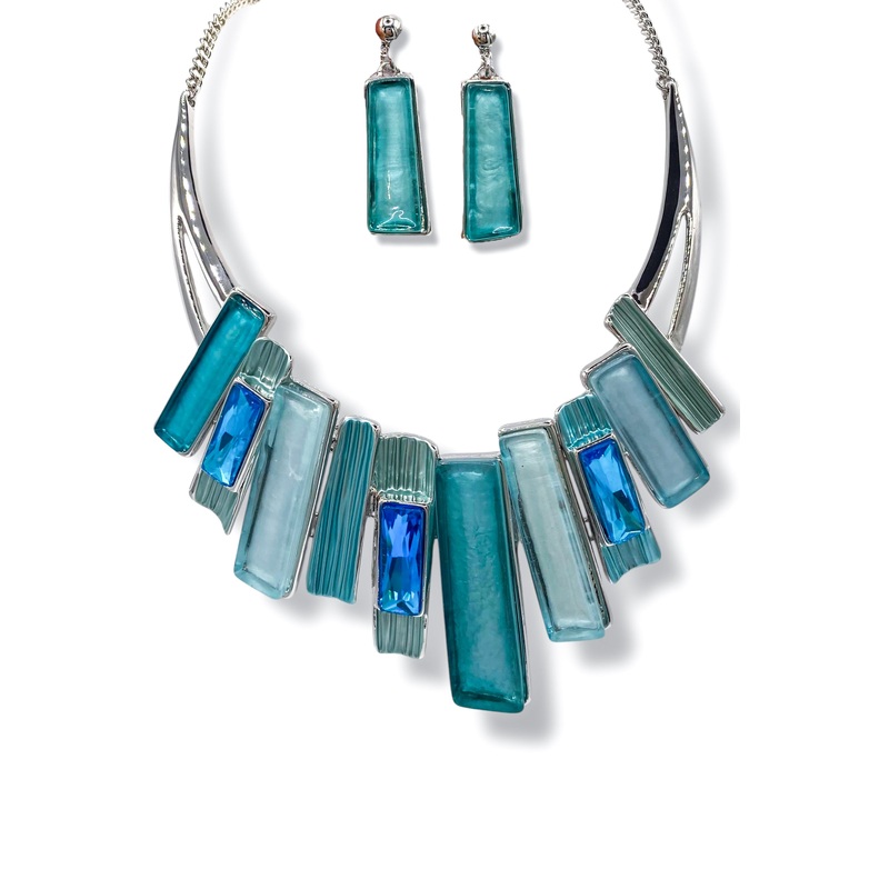 The Right Point Blue Statement Necklace