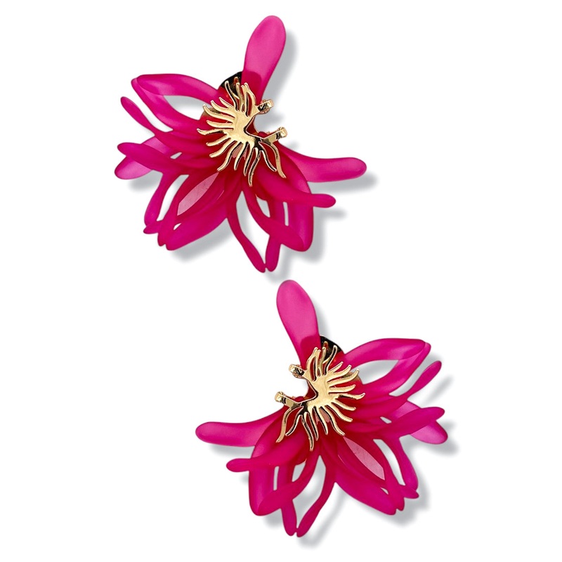 Won’t Let Go Half Flower Earrings