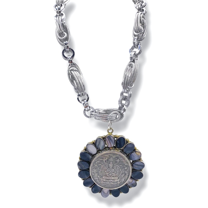 1970s Mother Of Pearl 1960s Necklace