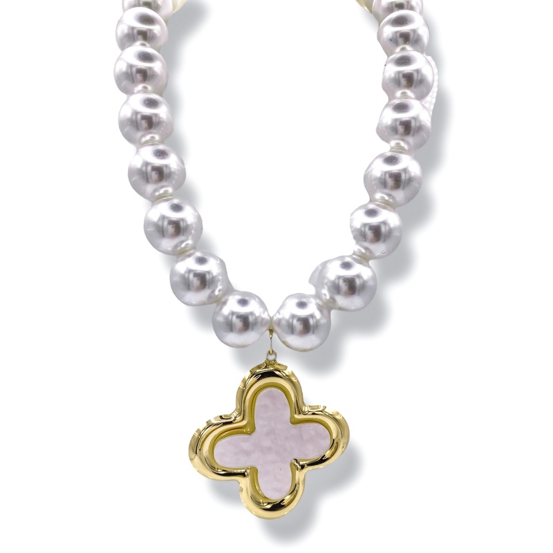 On The Hunt White Clover & Pearl Necklace