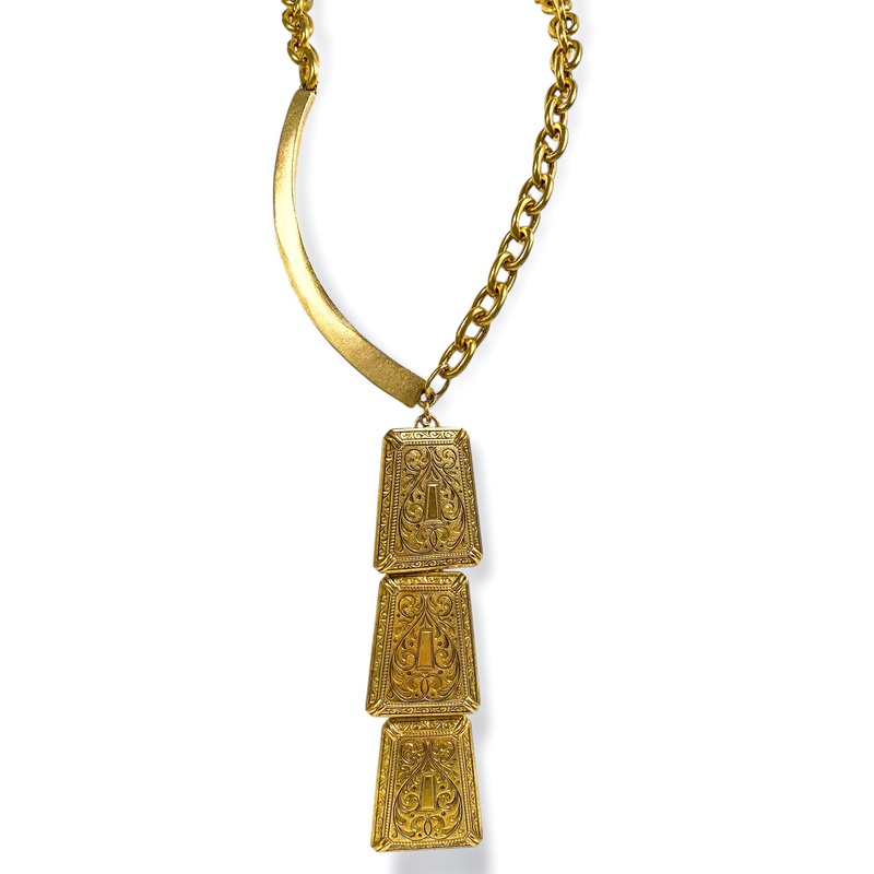 Yochi Single Handed Gold Necklace