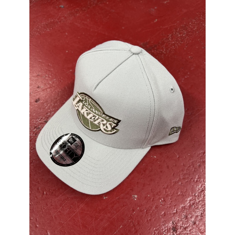 NE LAKERS CAP 12891457