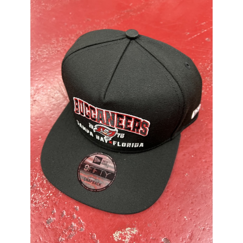 NE BUCACANEERS CAP 13058289