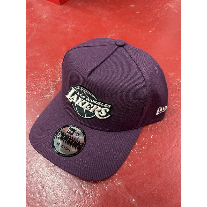 NE LAKERS CAP 12891456
