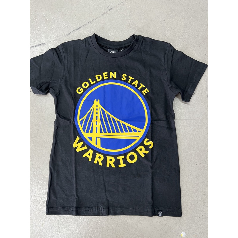 OSGWB7SB9Y WARRRIORS BLK TEE K