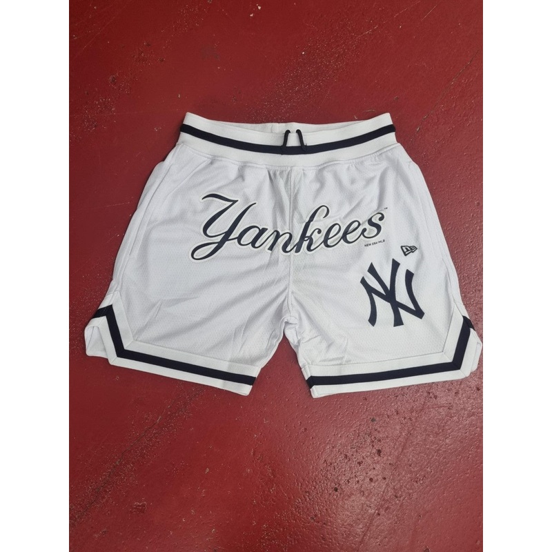 13413215 NE YANKEES MONO SHORT