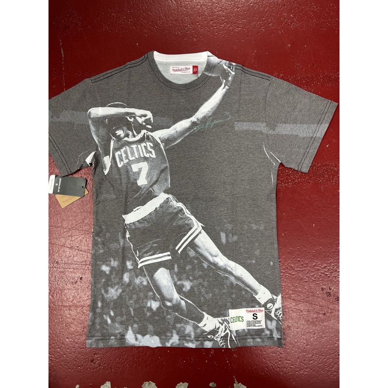 MNBC3401 MNN ABOVE THE RIM TEE CELTICS