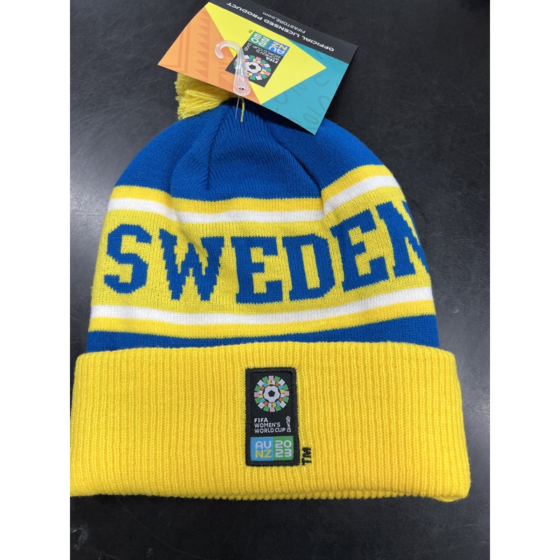 137845SWE SWEDEN BEANIE