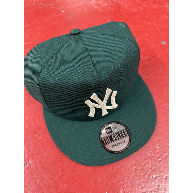 60416184 NEW YORK GOLFER