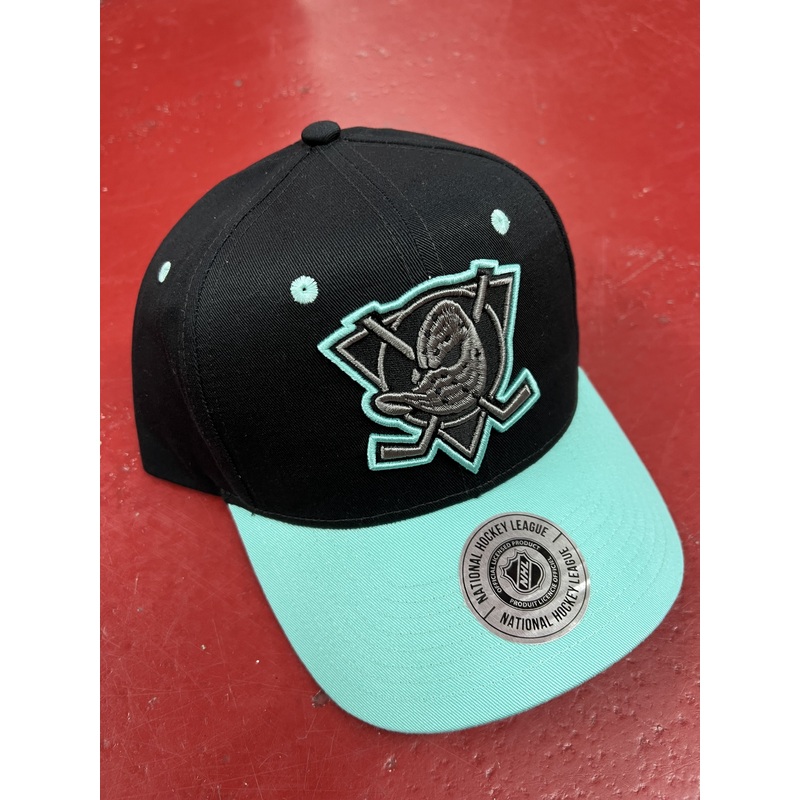 MJAN1241 MIGHTY DUCKS POP CAP