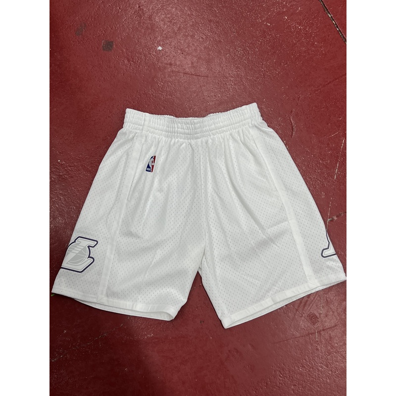MNLL6526 LA LAKERS WHITE SHORTS